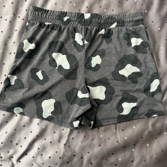 Heimish shorts. Size large - Picture 3 of 3
